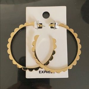 Express scalloped gold hoop earrings